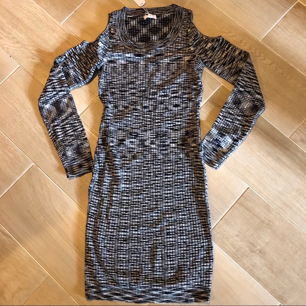 🆕 Cold Shoulder Soft stretchy Sweater Dress Midi
